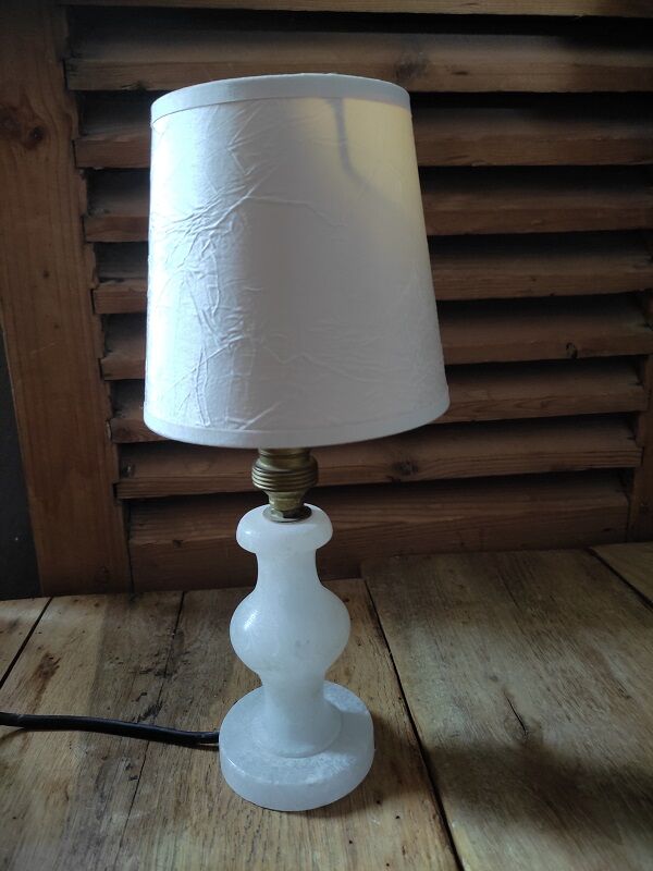 Bedside desk lamp base alabaster lampshade pearl