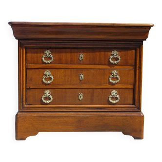 Chest of drawers with four drawers, gold handles decorated with peacocks and ribbons