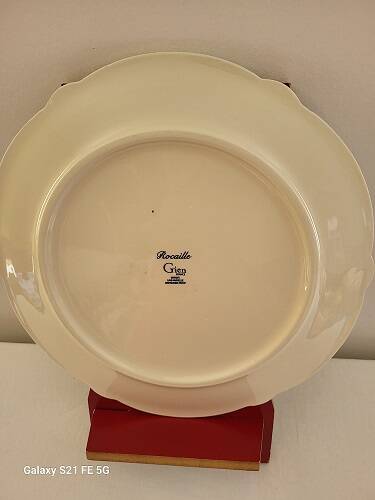 Gien earthenware pie dish from the "Rocaille" collection