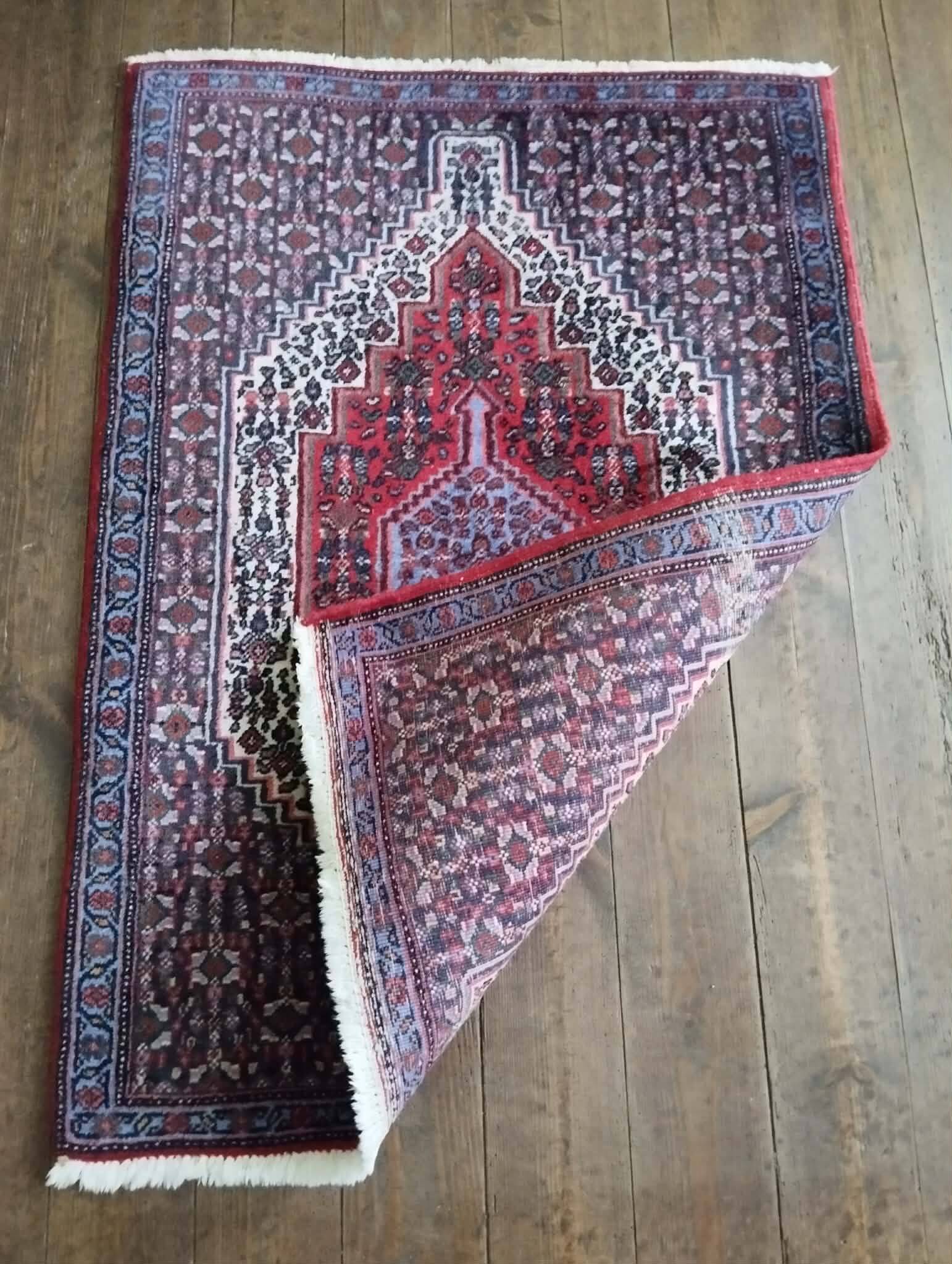 Handmade Persian Senneh rug 101x73cm