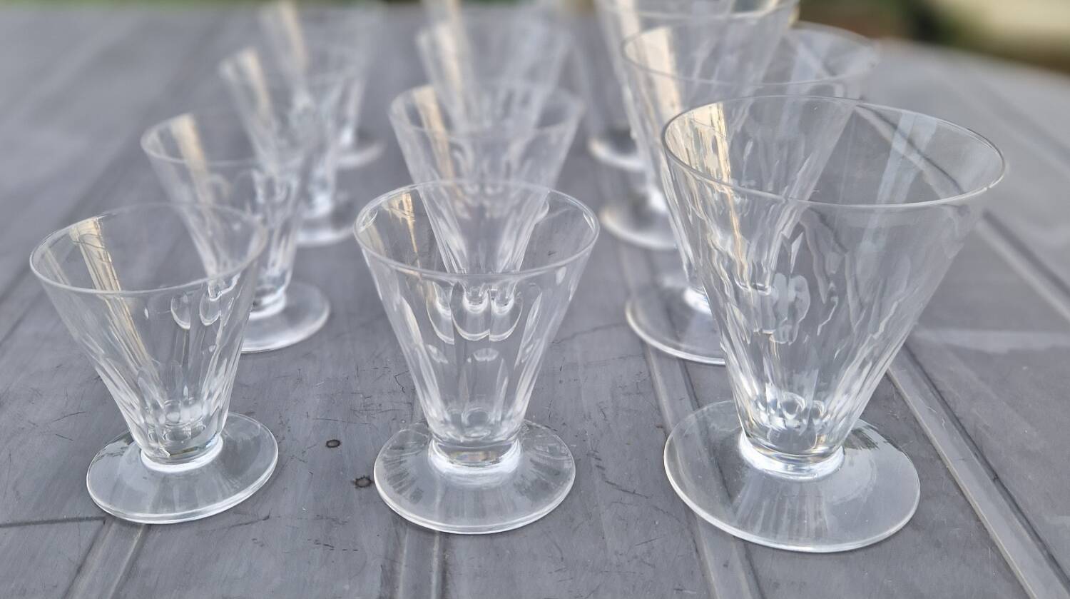 Set of conical glasses for 4 people, cut crystal with 9 flat ribs