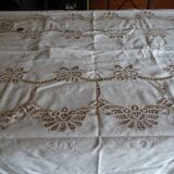 Embroidered tablecloth and 12 old linen towels 260 out of 165