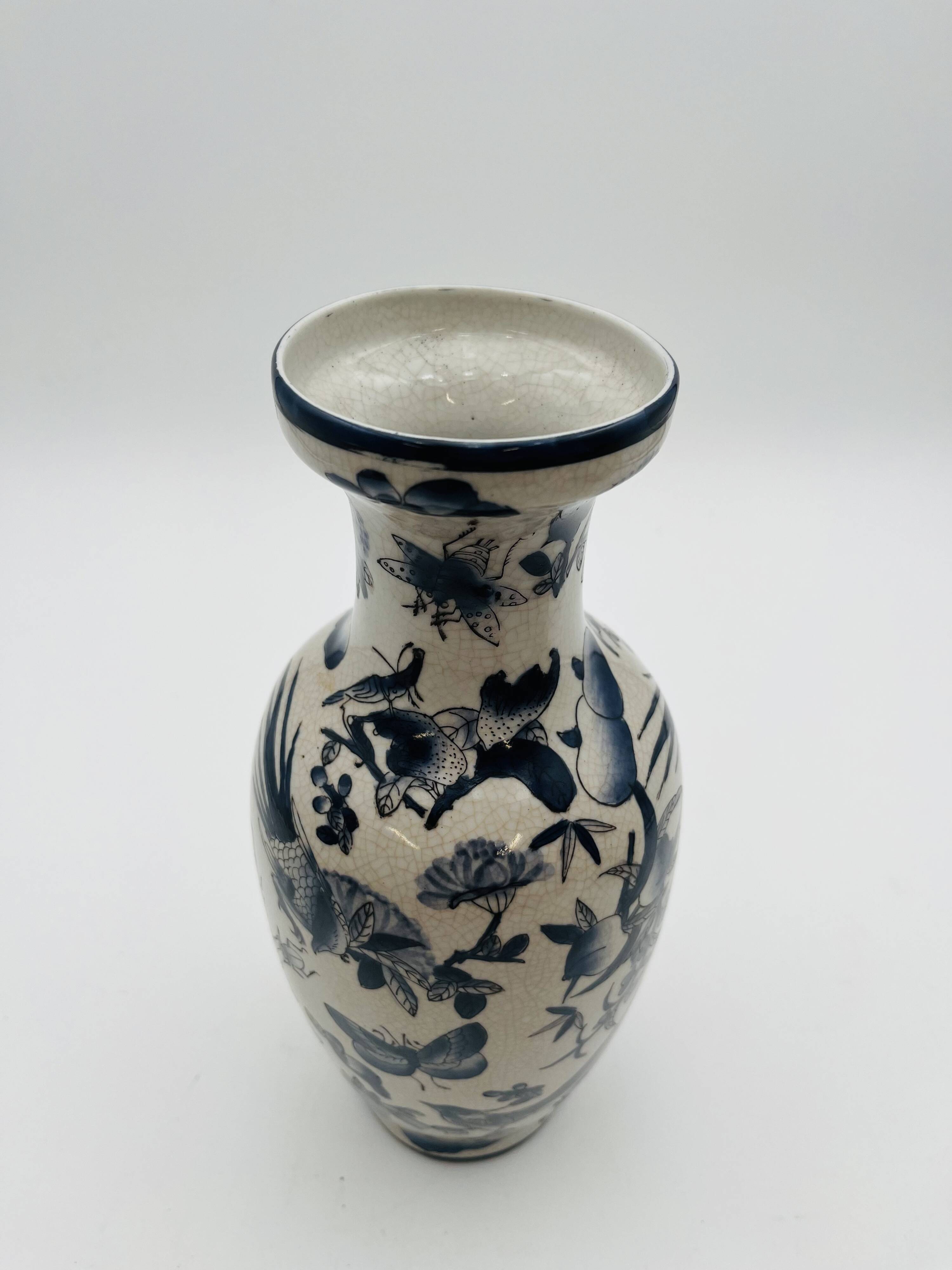 Antique Chinese porcelain vase – blue and white decoration