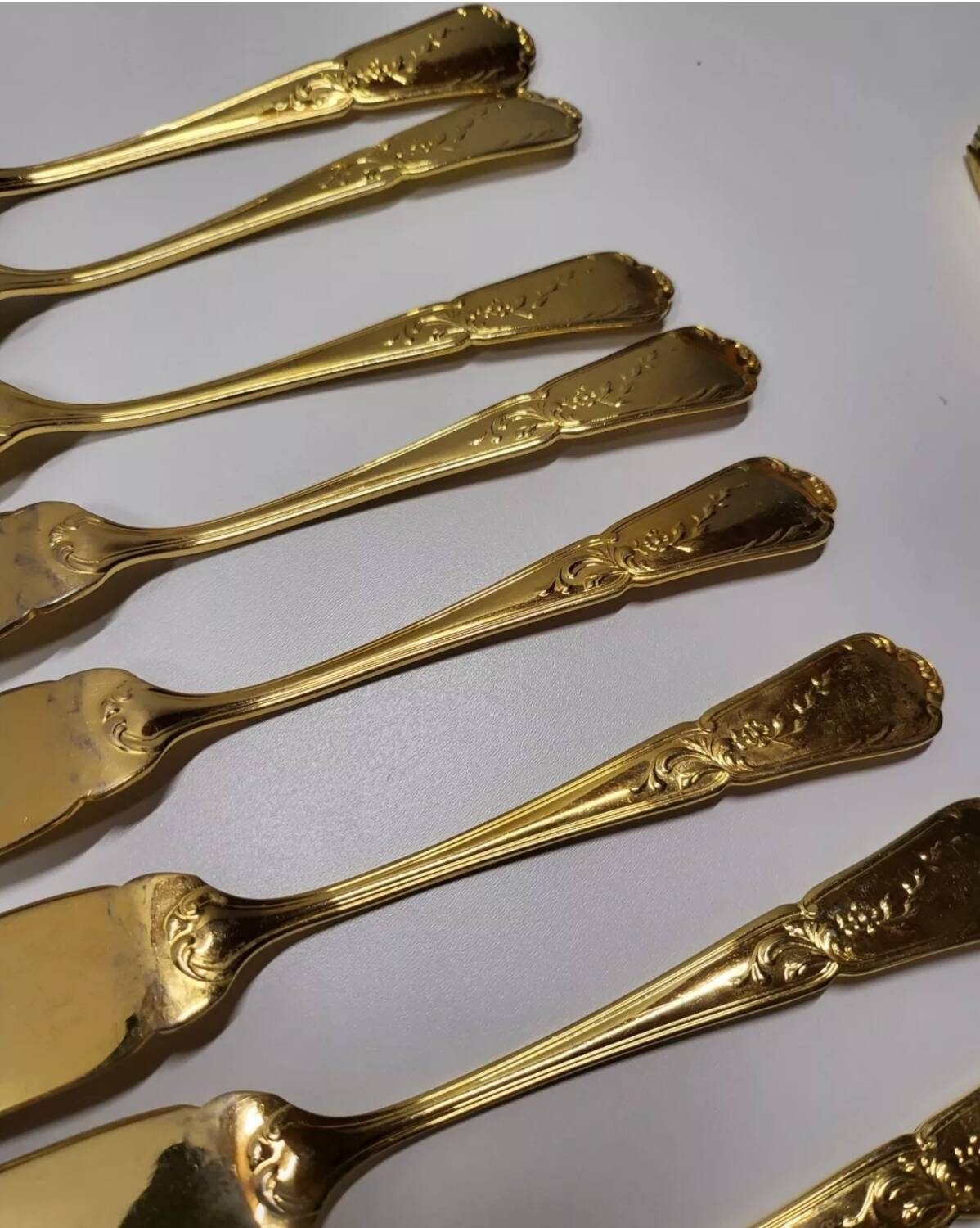 Gold metal fish cutlery, knives and forks 24 pieces