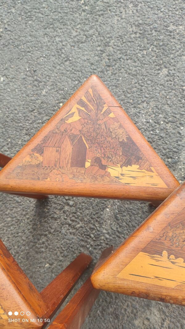 4 tables gigognes en palissandre massif et marqueterie asiatique