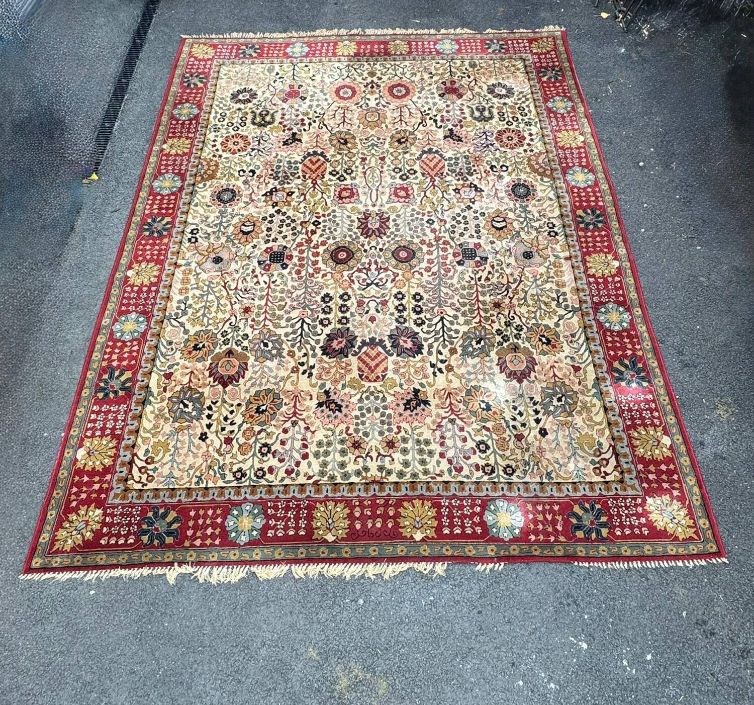 Large vintage Tetex Kirman design rug. 390 x 295 cm