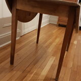 Round table with flaps