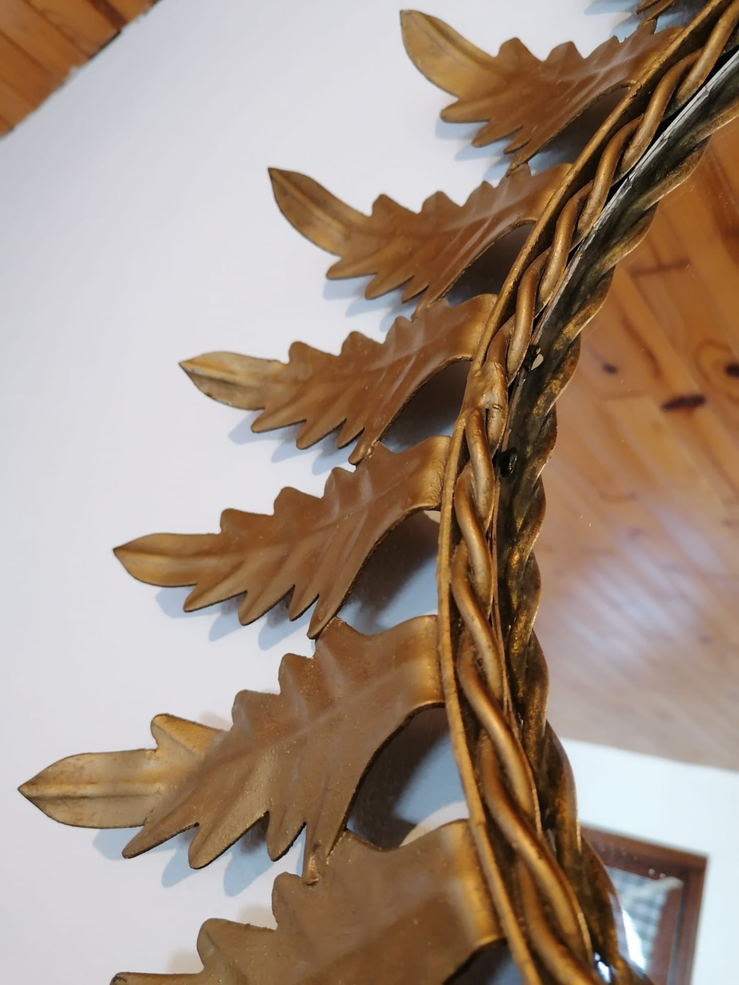 Oval sunburst mirror with leaves of acanthus 1960s