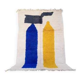 Traditional Berber rug in natural wool, size 200 x 300 cm.