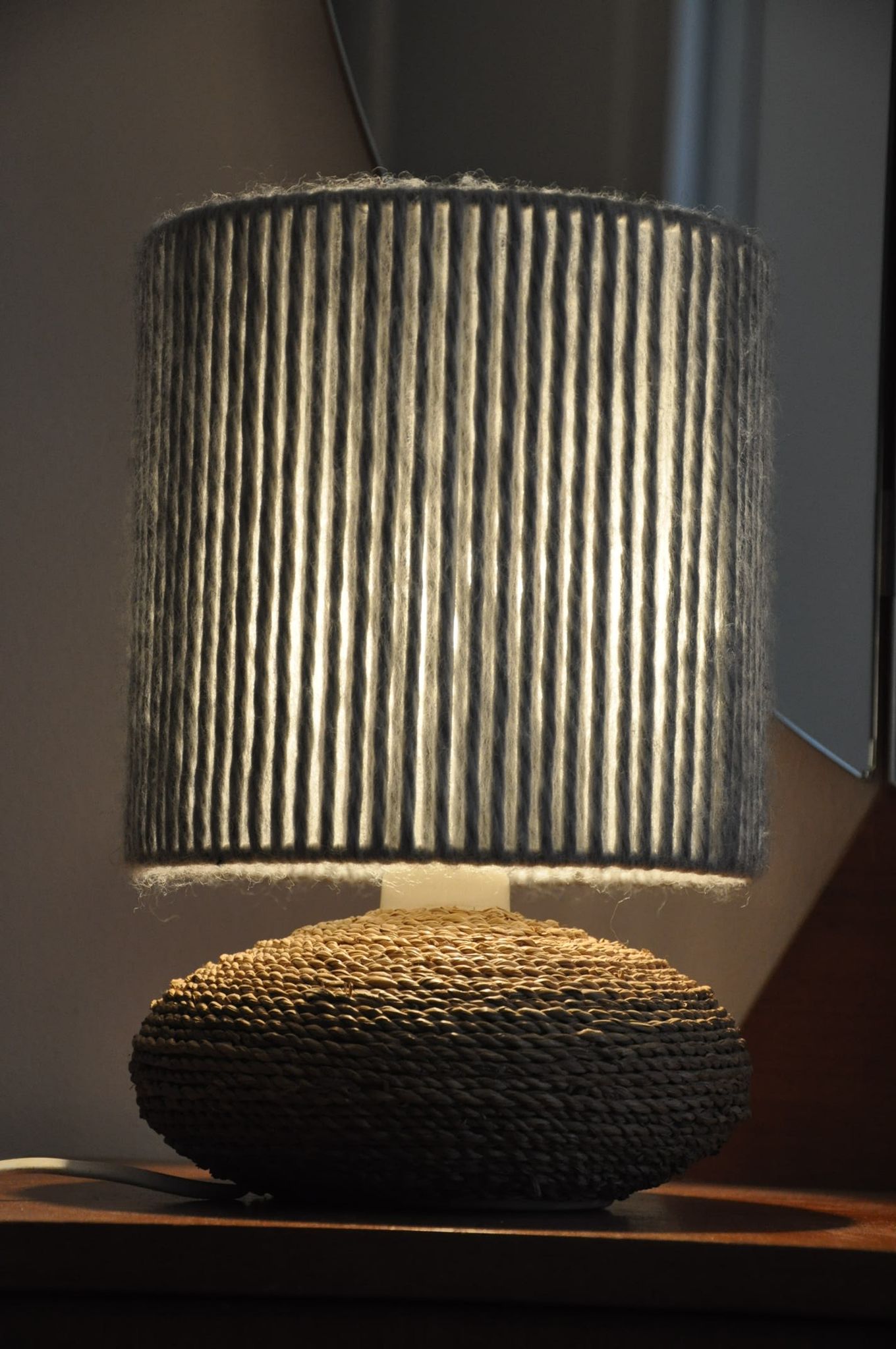 Lampe rafia et laine