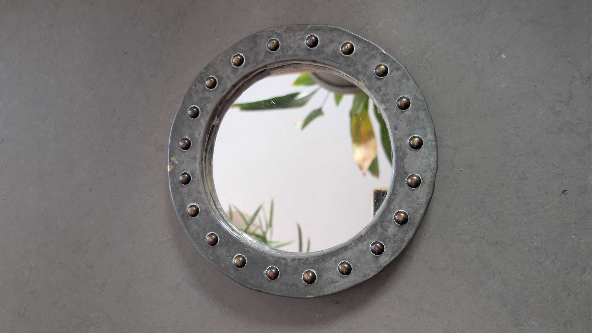 Miroir brutaliste métal repoussé