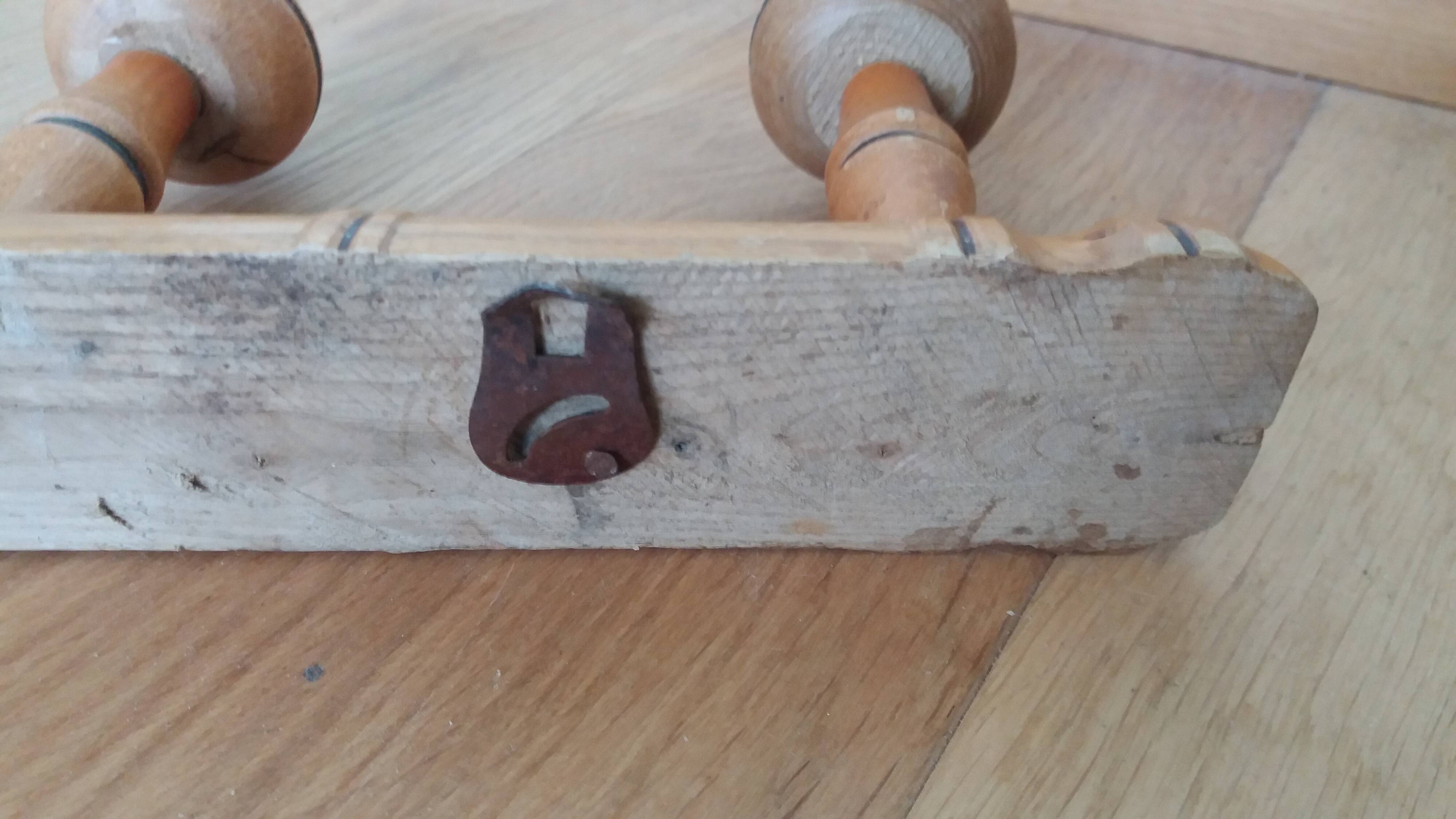 Porte manteau mural en bois façon bambou à 3 patères forme champignon