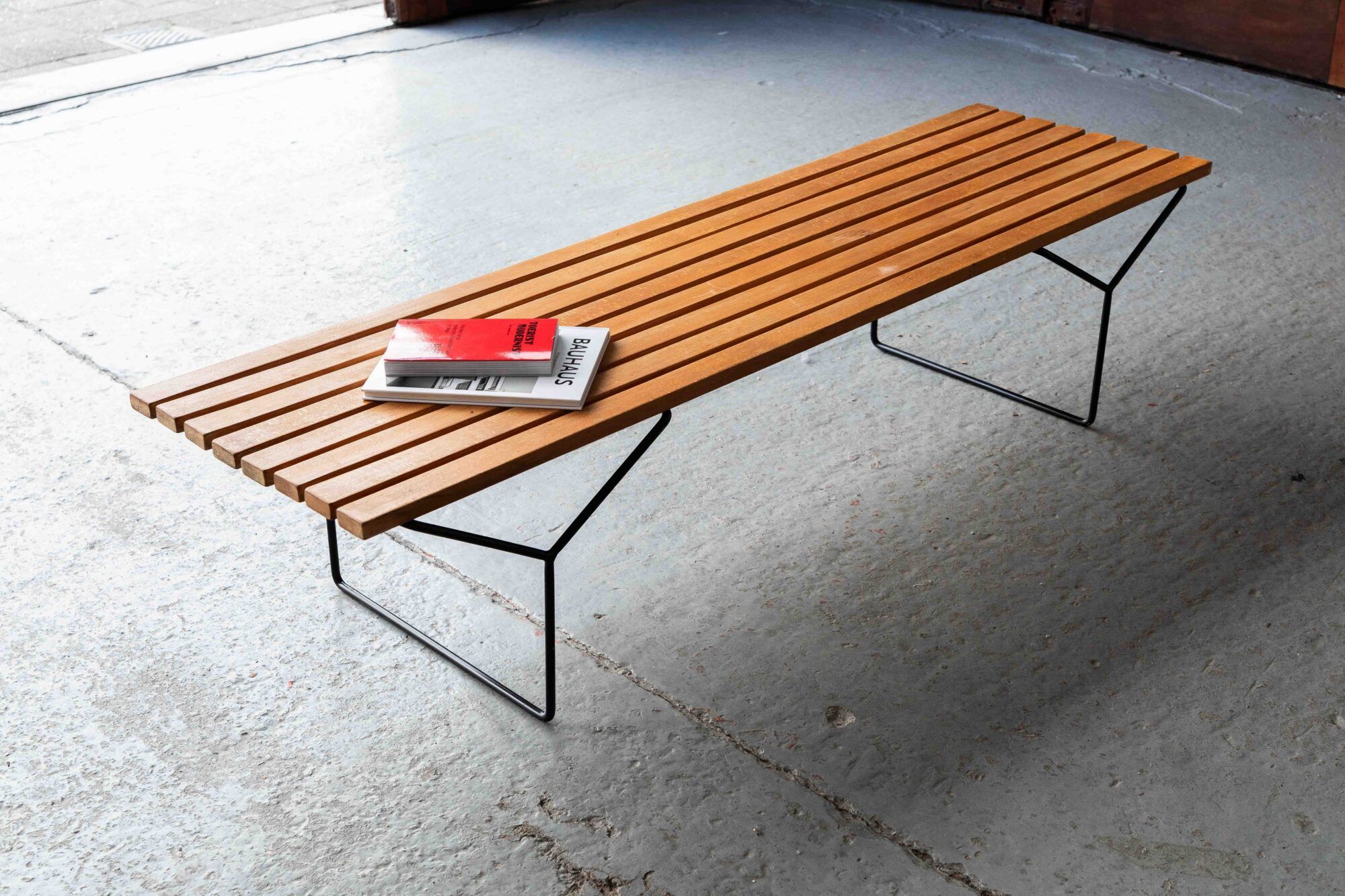 Slatted bench '400' by Harry Bertoia