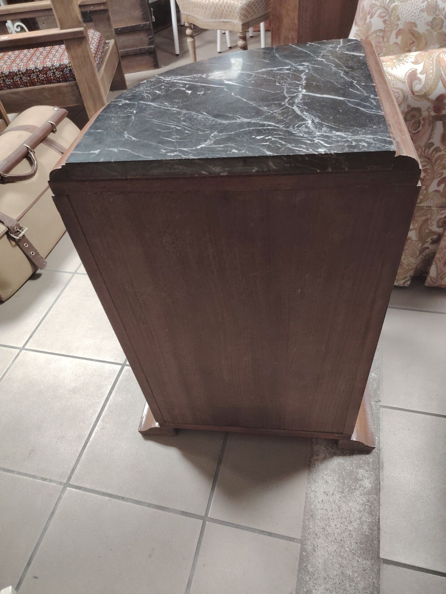 Pair of Art Deco half-moon bedside tables in walnut veneer and black marble.