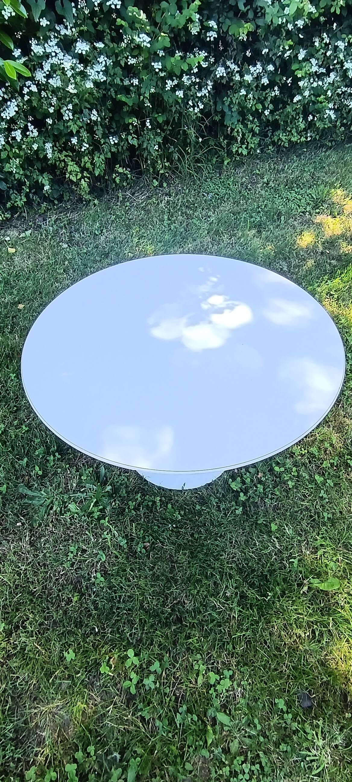 Authentic Eero Saarinen Tulip Coffee Table – White Laminate
