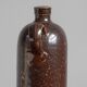 Bouteille en grès marron émaillé avec anse