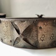 Cendrier en fer forgé et bois art brutaliste XXIIIème