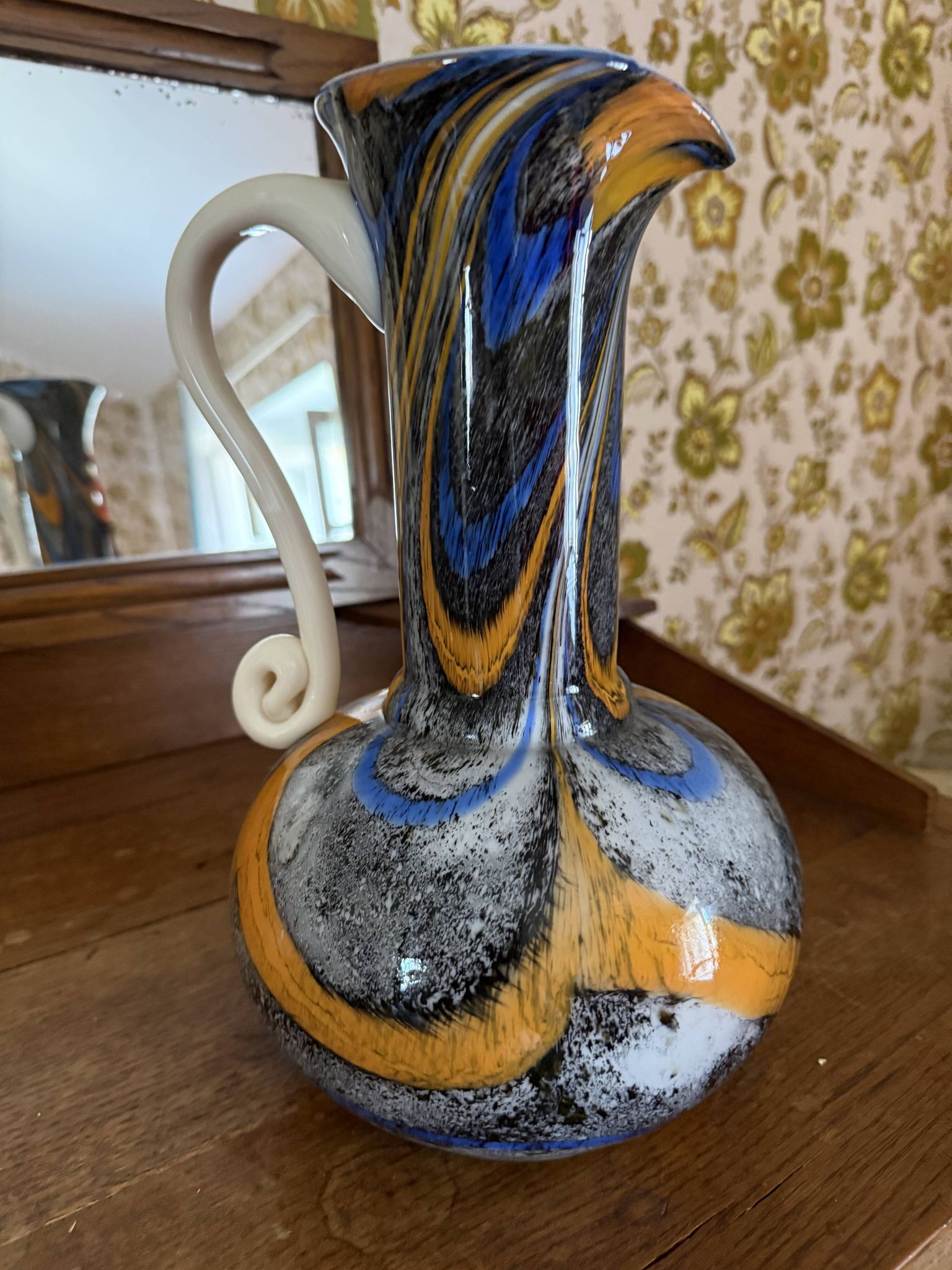 Pichet vase opaline
