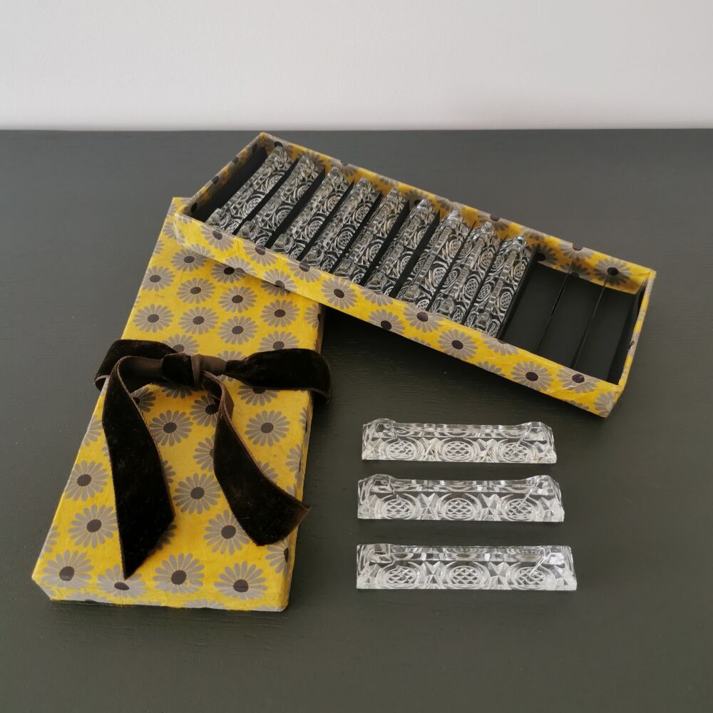 Crystal knife holder