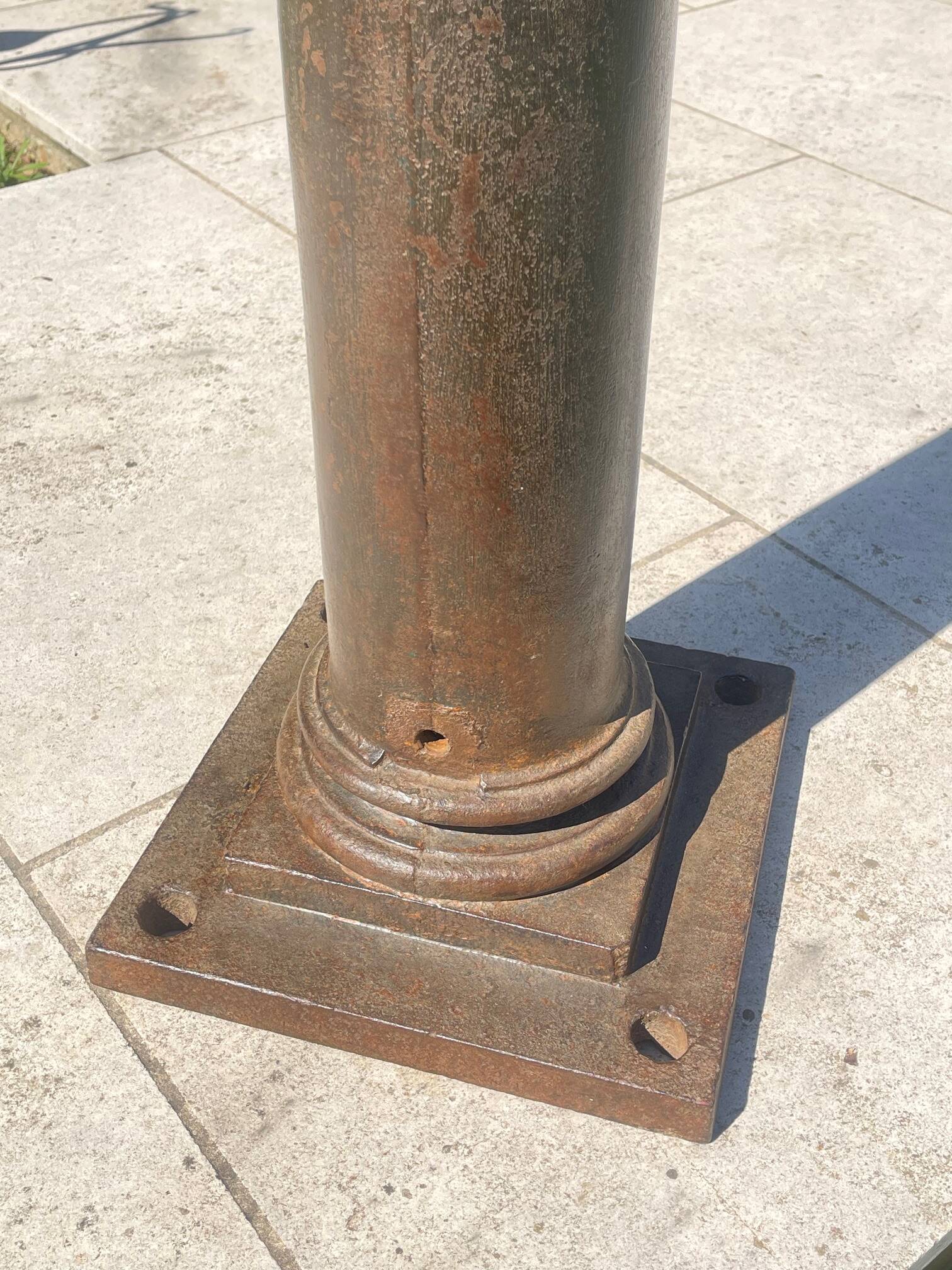 Column in antique cast iron