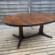 Extendable oval table Baumann, for up to 12 place settings.