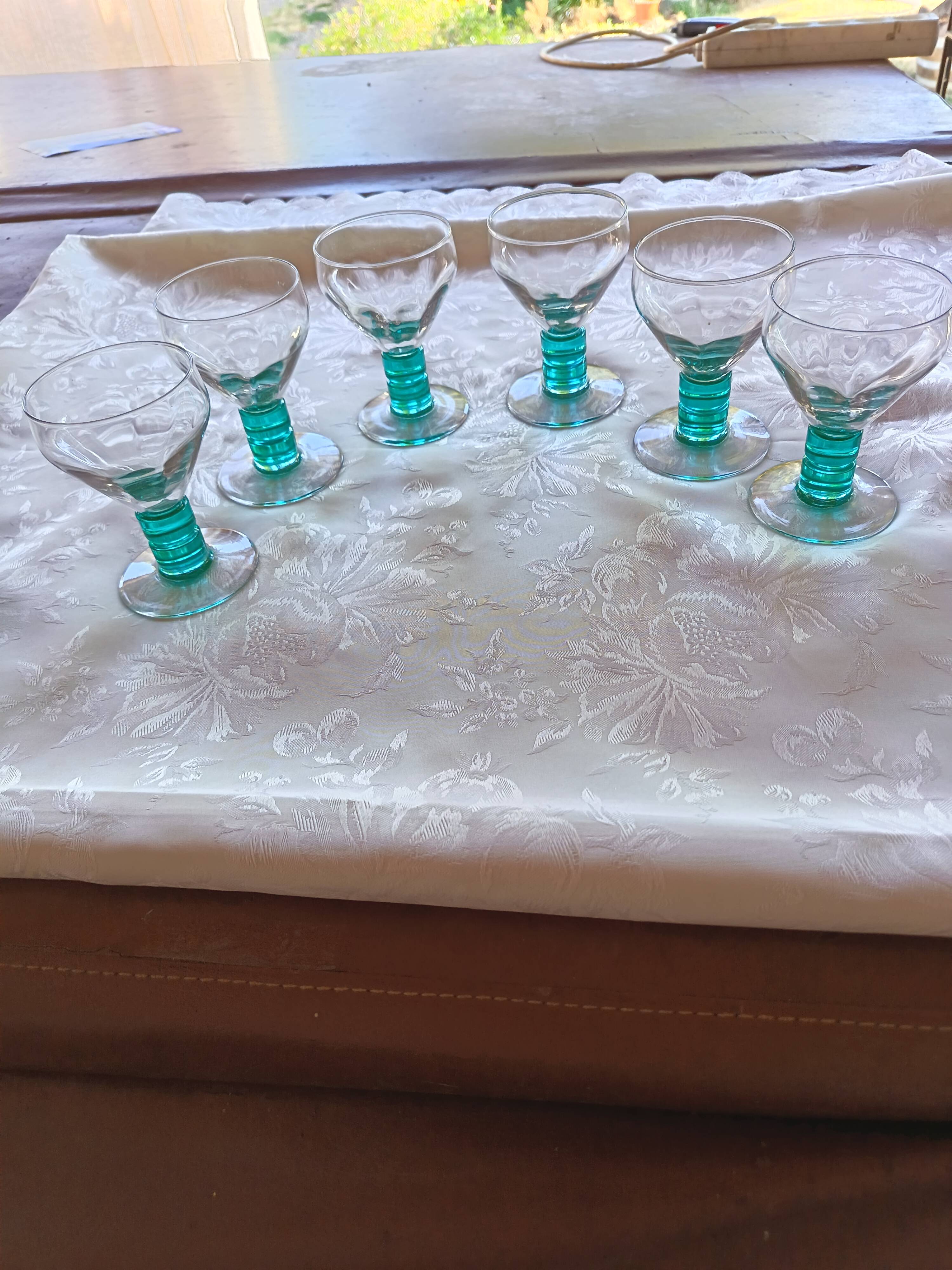 Wine glasses with ouraline feet