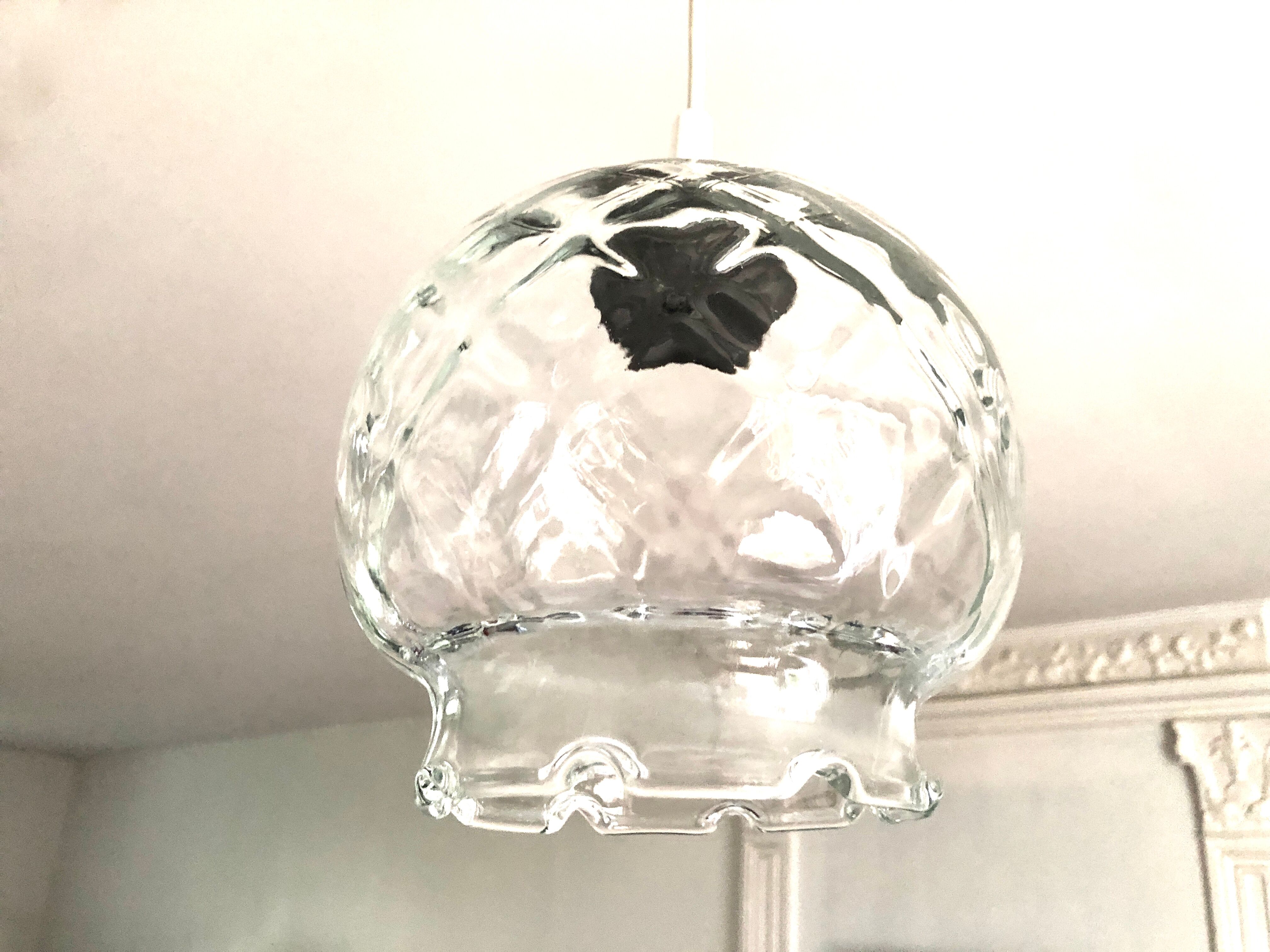 Suspension with transparent checkered glass steering wheels