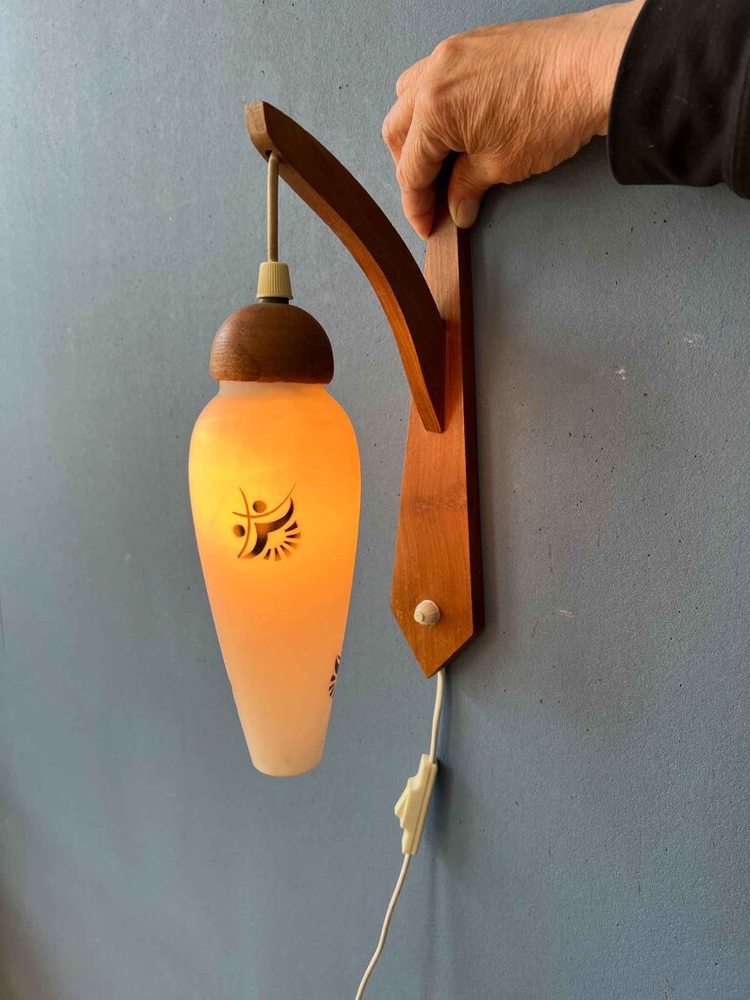 Teak wood wall lamp