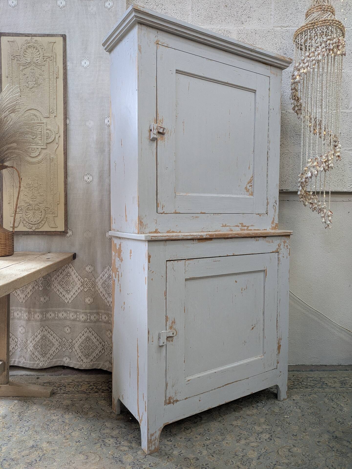 Buffet with two patinated bodies