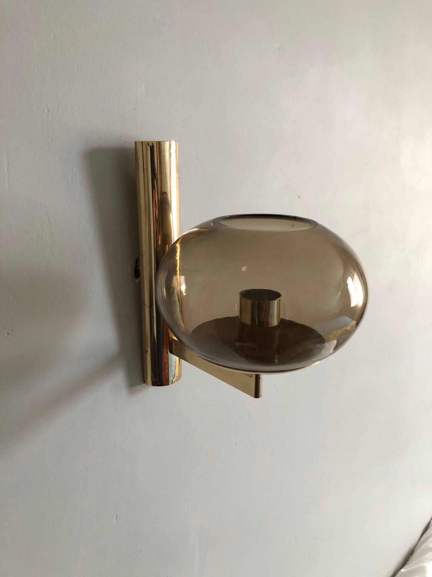 Smoked glass and gold metal wall light, design by Gaetano Sciolari.
