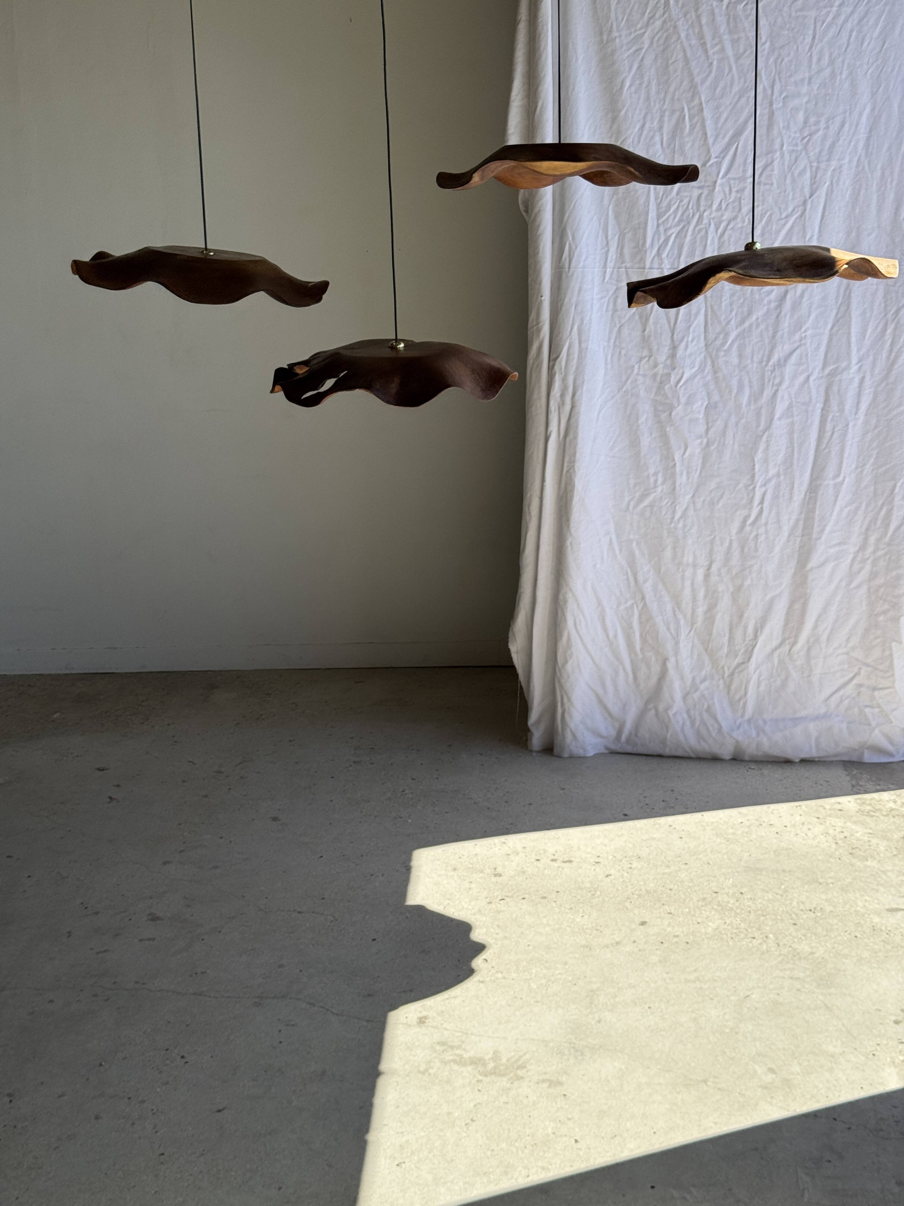 Very large wavy flat leaf suspension in smooth teak D:60