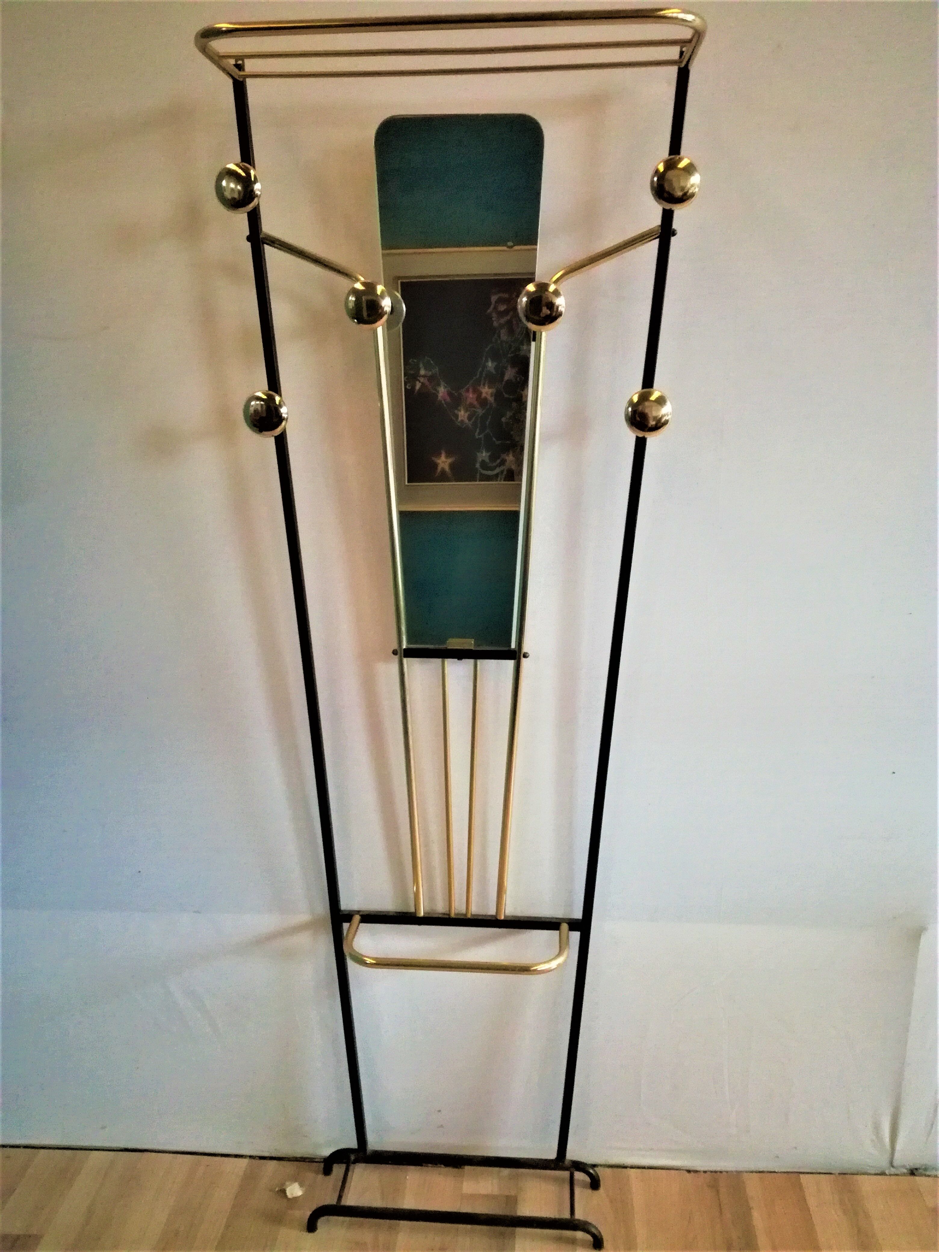 wardrobe wears coat/hat/vintage umbrella