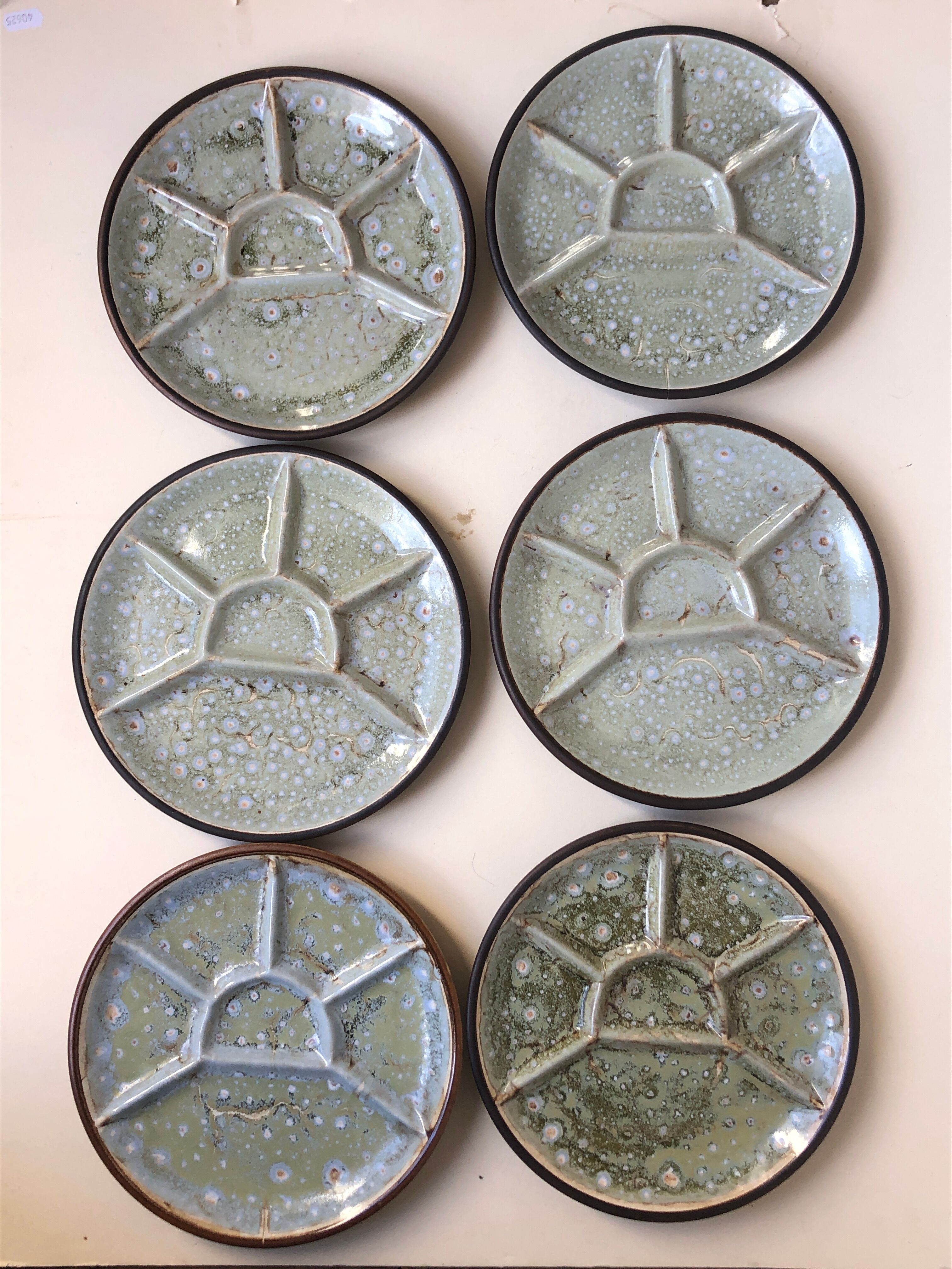 Set of 6 ceramic plates compartmentalized