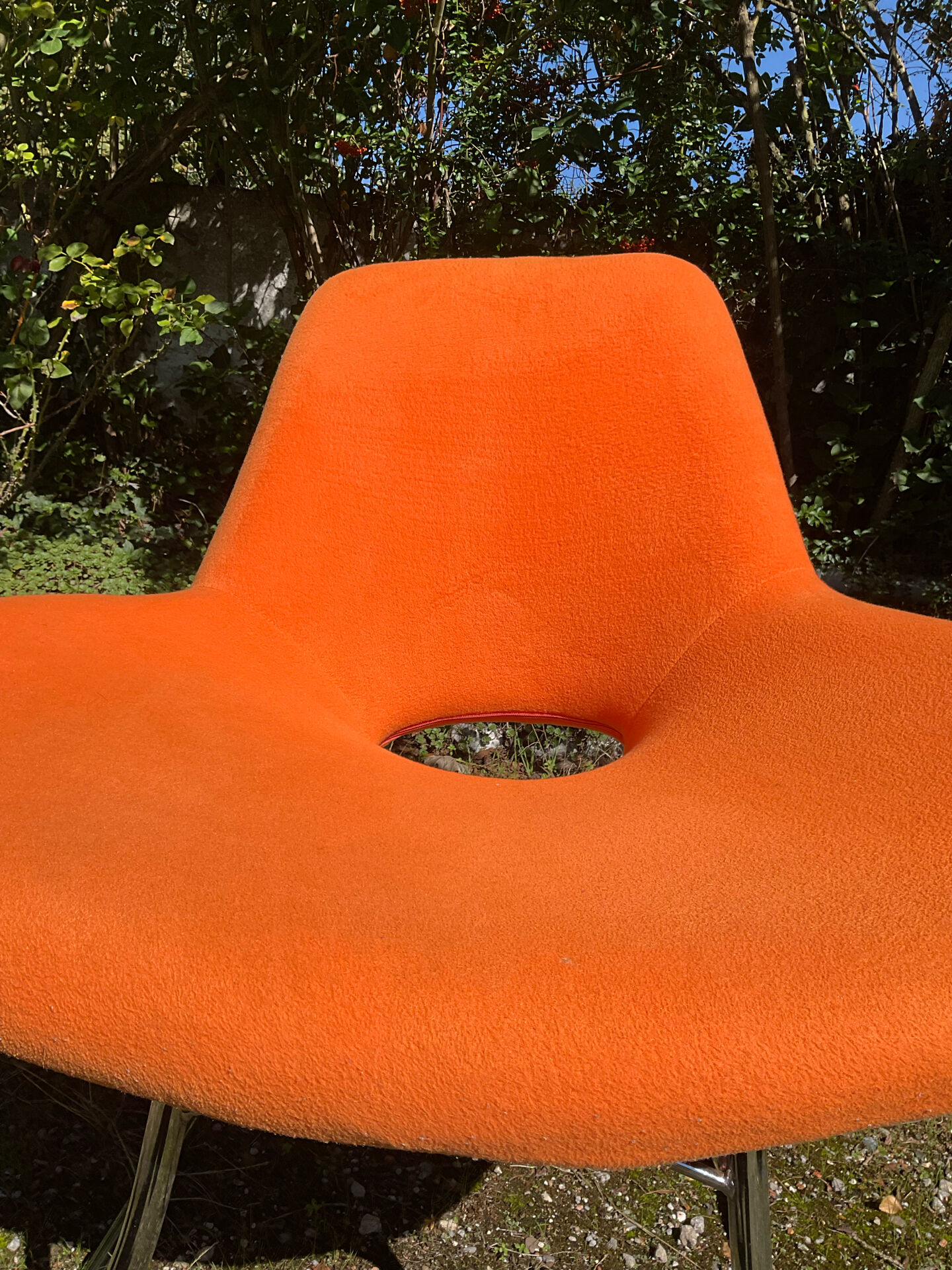Fauteuil vintage orange et pied chromé