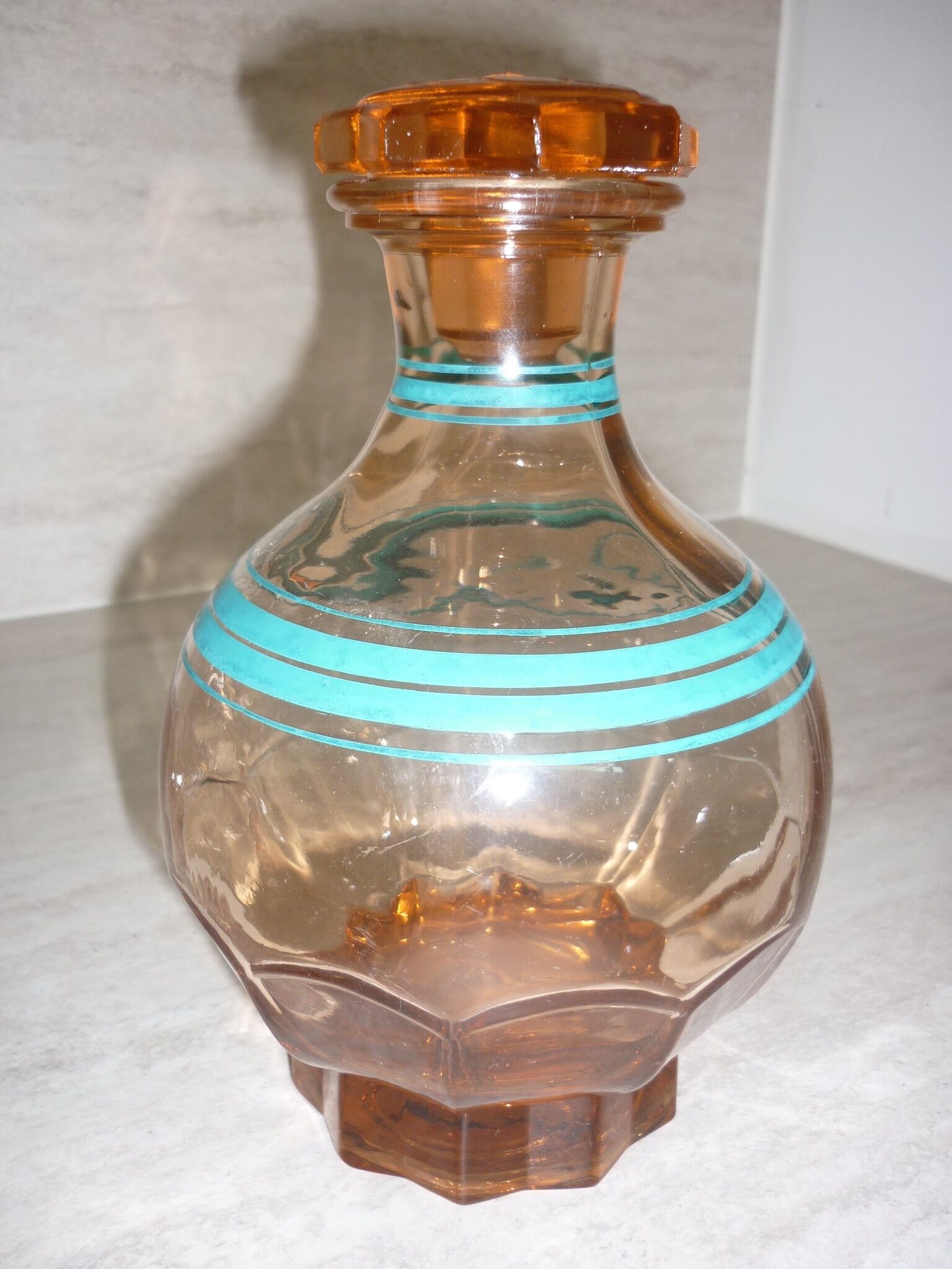 Art Deco carafe in pink transparent glass with cap