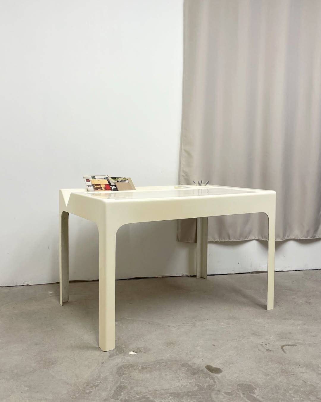 Bureau Ozoo blanc, Marc Berthier, 1968