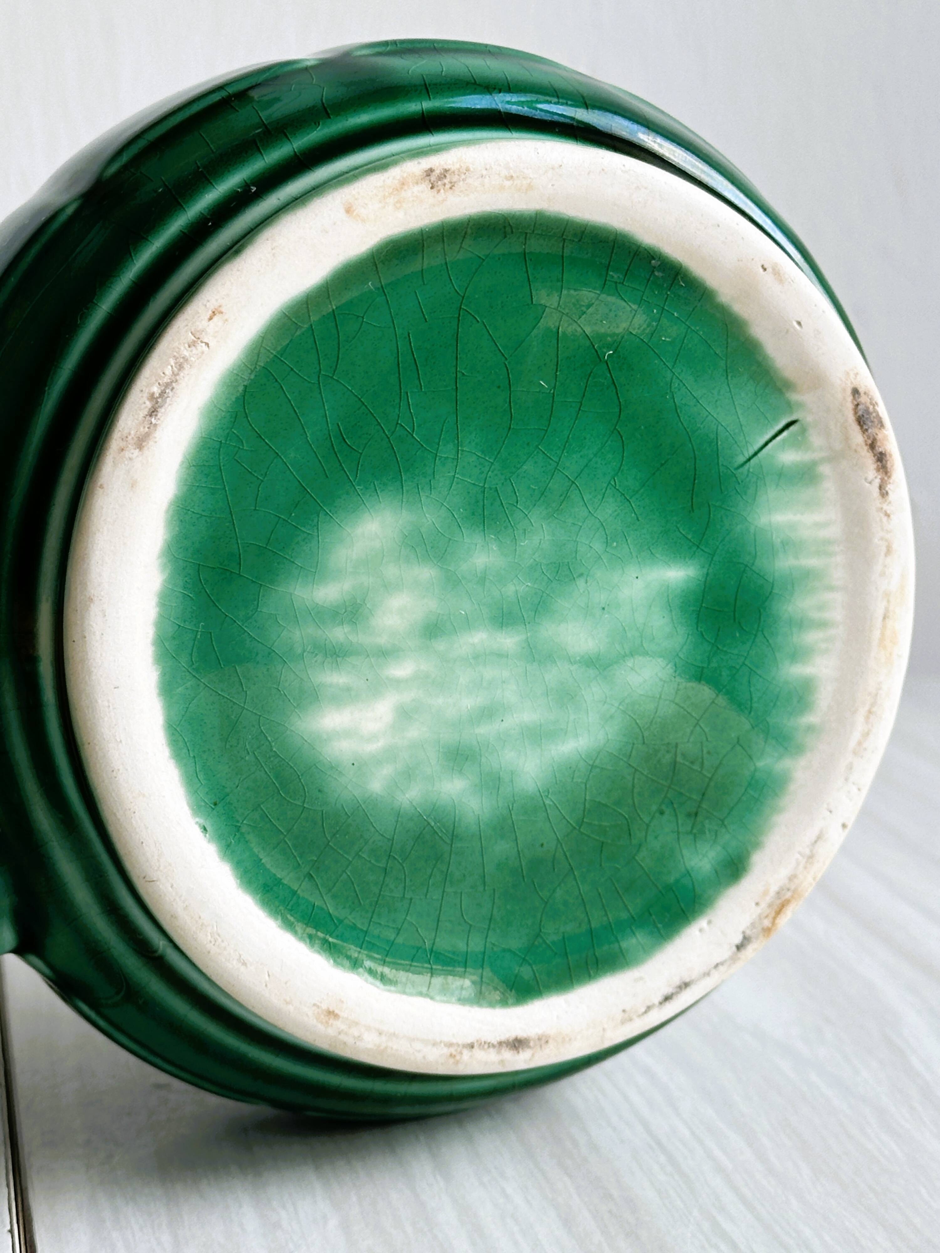 Ceramic teapot, bright green.