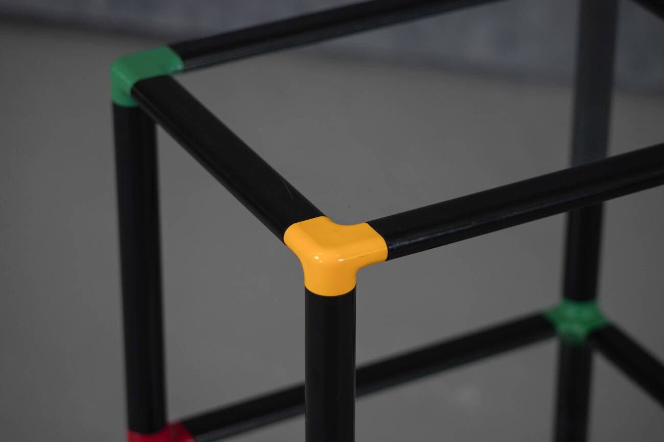 Vintage Memphis small display cabinet, Italy, 1980s