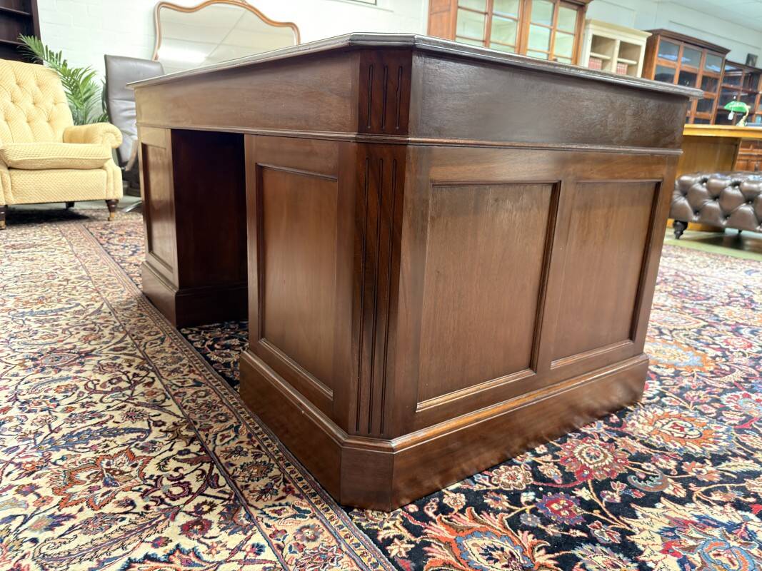 Bureau anglais classique avec chaise de bureau