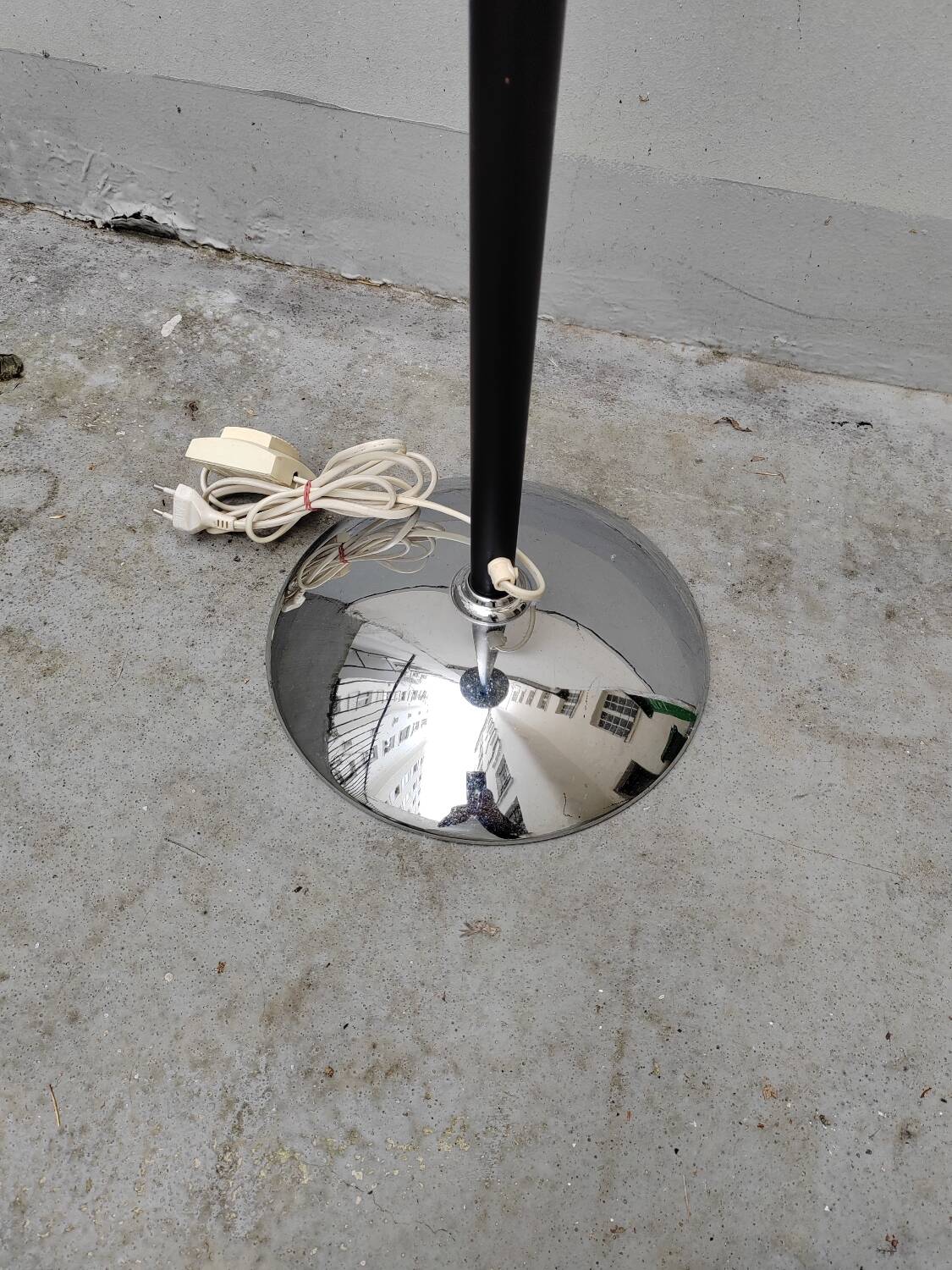 Metal mushroom floor lamp