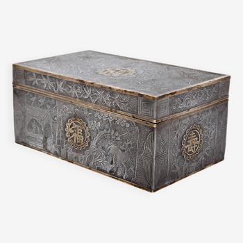 Tea box China 19th century chiseled pewter box, decorated with dragons, bats, birds...