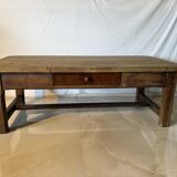 Table basse ancienne en bois brut, style campagne