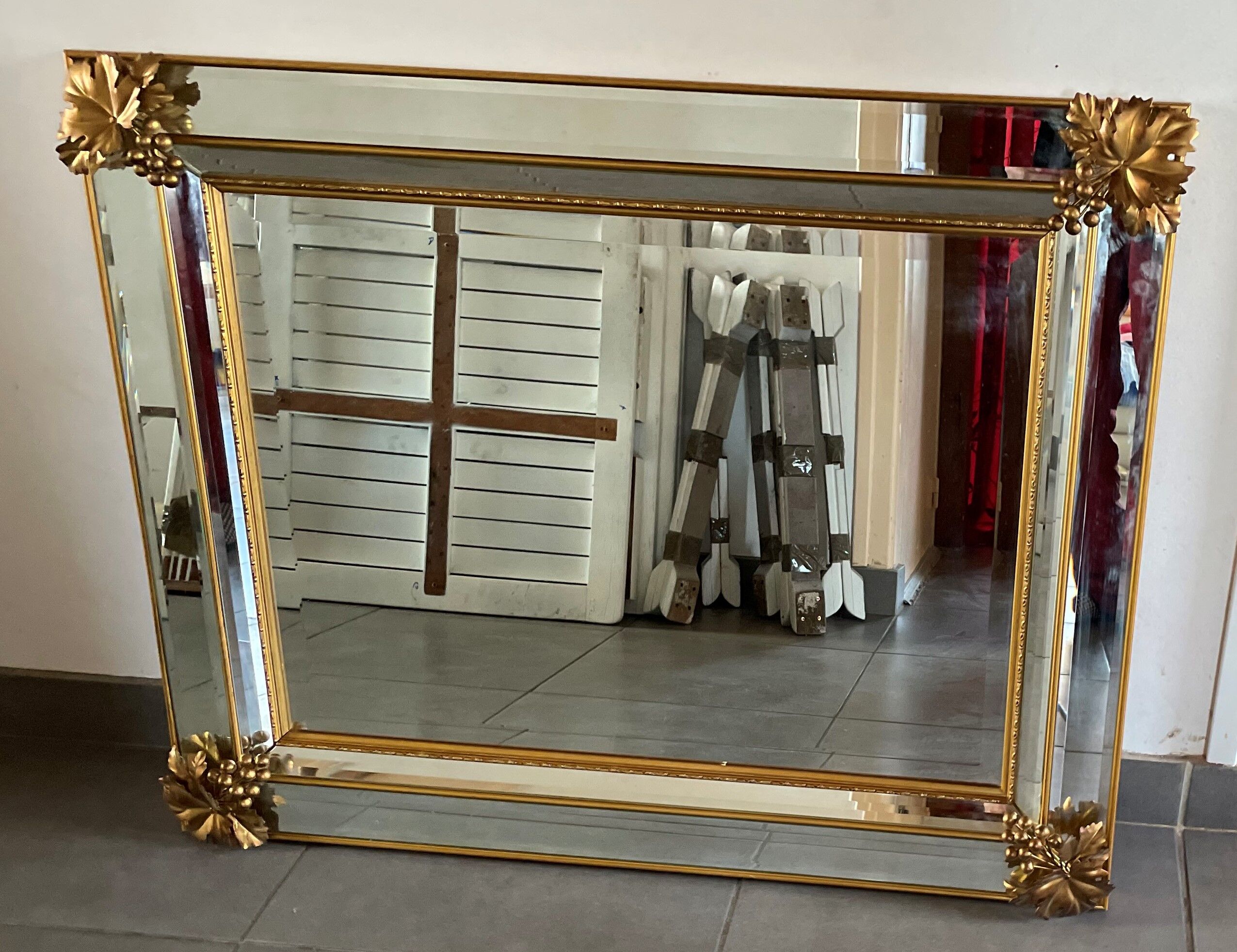 Beveled mirror with parcloses 97x77cm