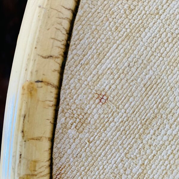 Table basse tripode en rotin