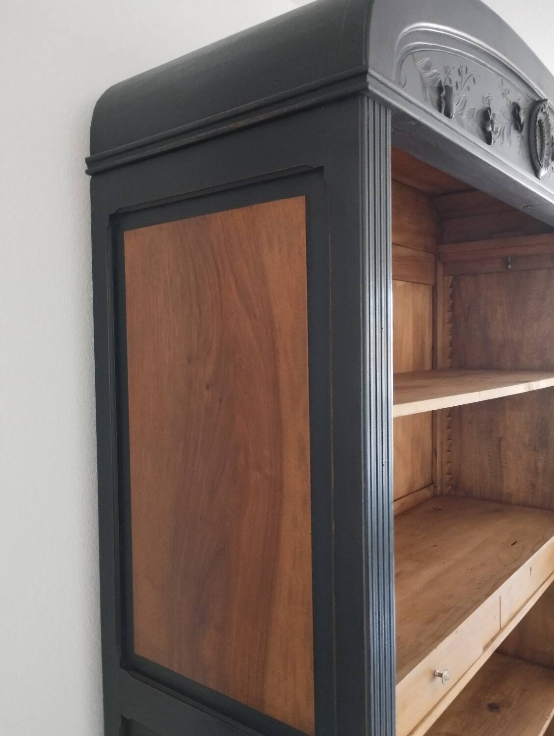 Old library black patina chalk paint