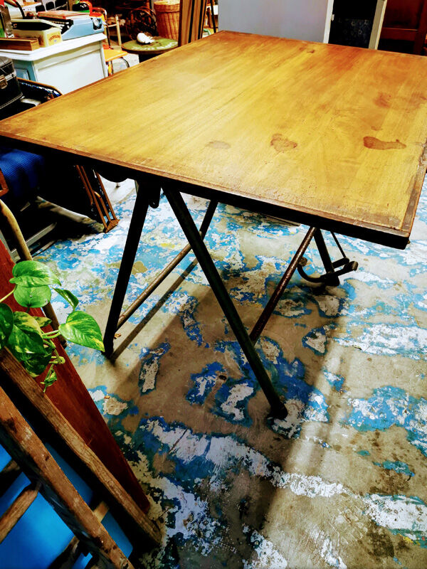 Heliolithe architect's table