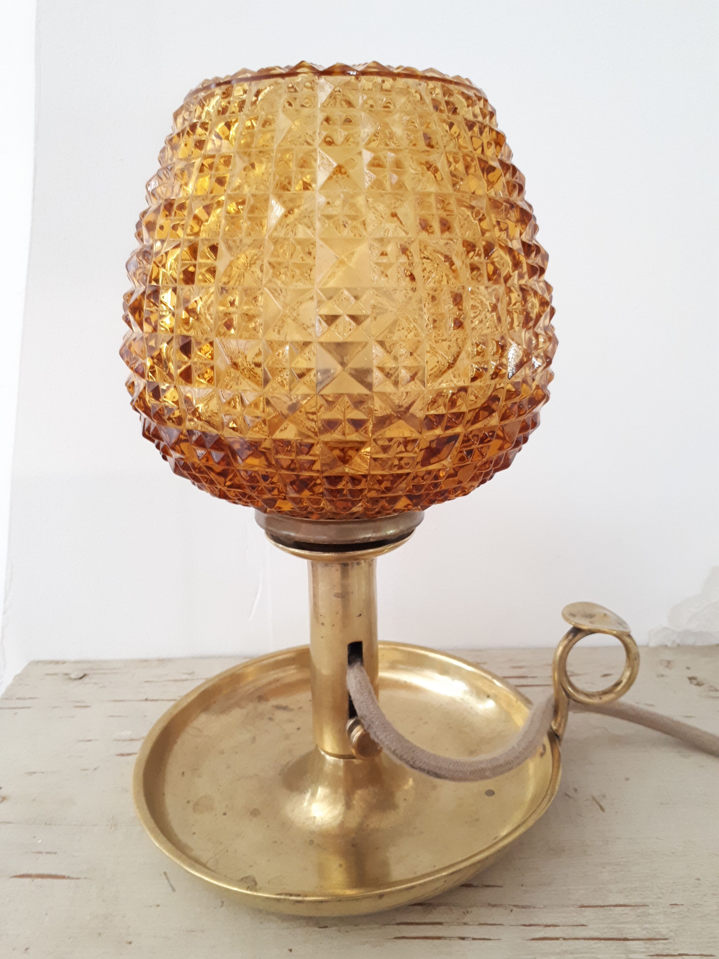 Lampe vintage ambrée pointe de diamant montée sur bougeoir