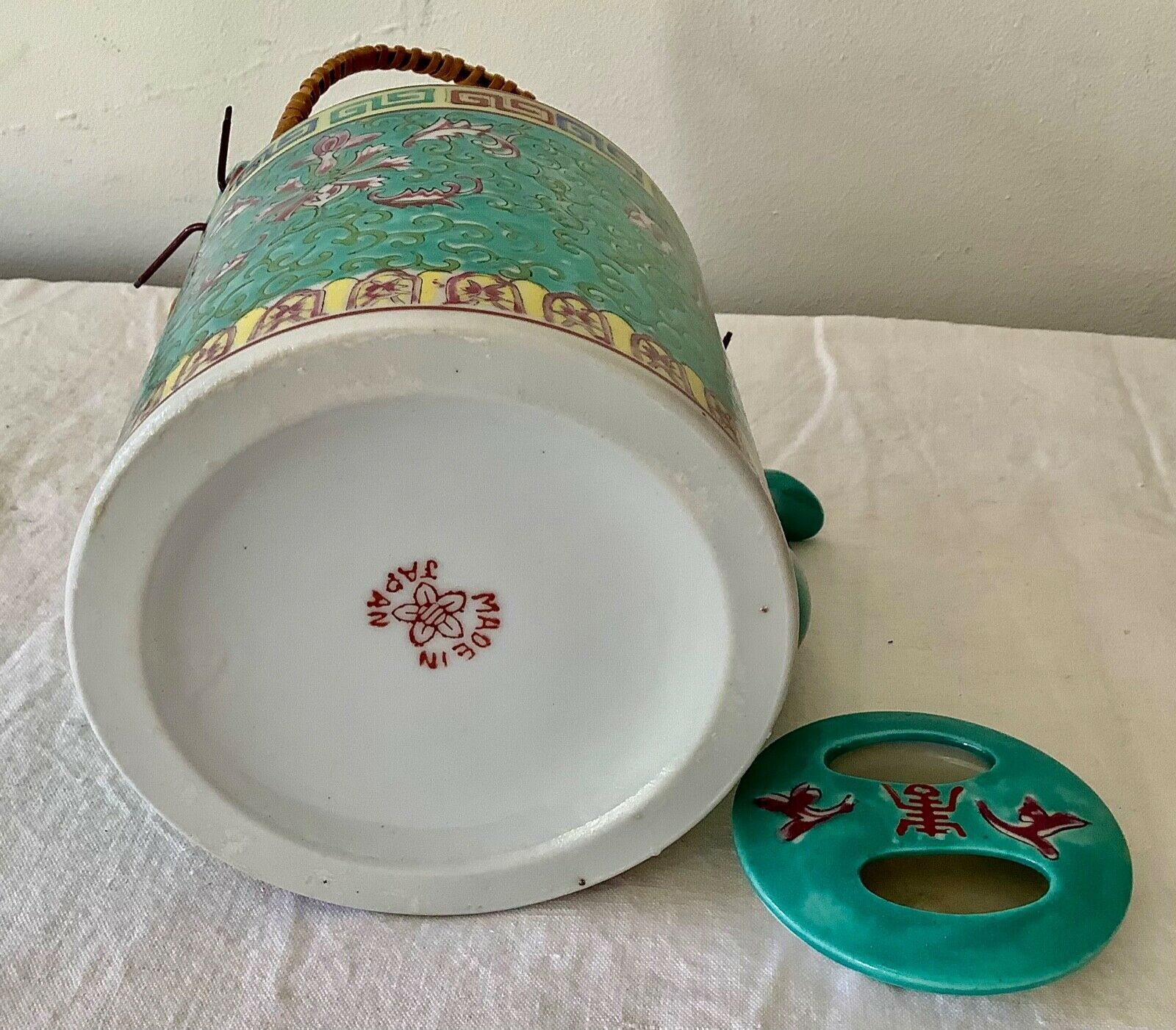 Porcelain teapot enamelled decorations made in Japan