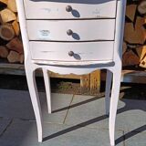 Small patinated vintage chest of drawers/bedside table