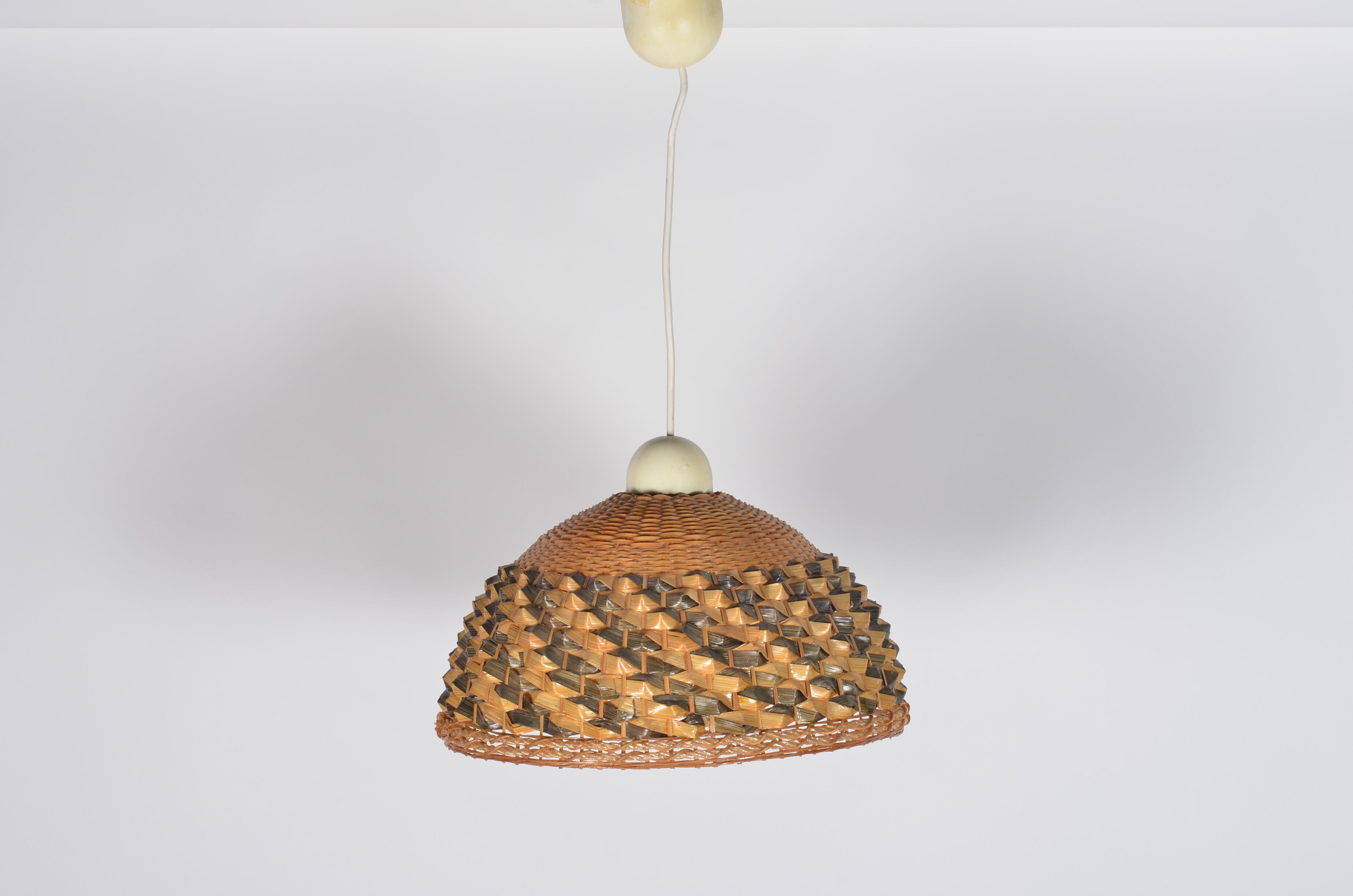 Two-tone rattan suspension
